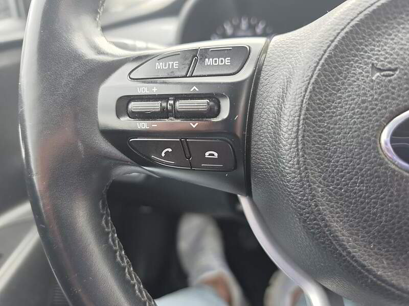 Kia Rio5 2019 LX / MANUEL + CAMERA + BLUETOOTH + BAS KM ++++ — photo 14