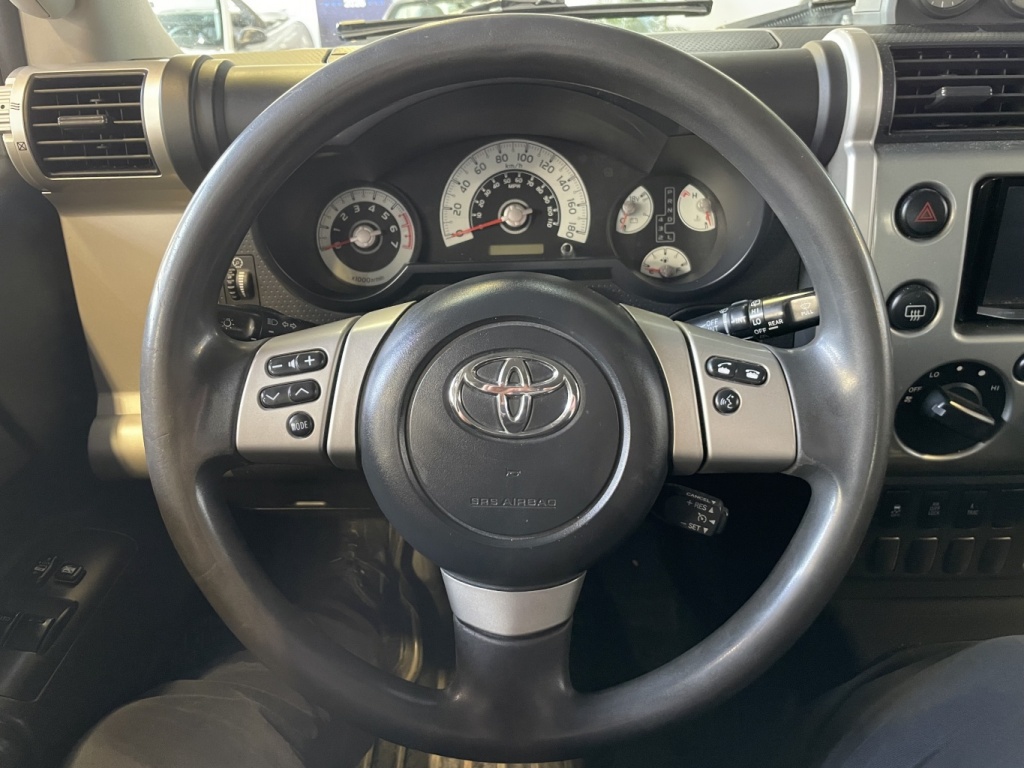 Toyota FJ Cruiser  2011 — photo 18