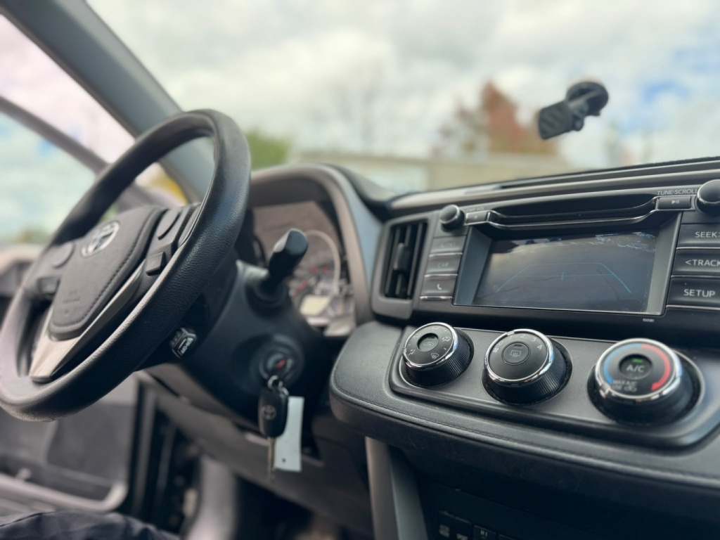 Toyota RAV4 LE 2016 — photo 14