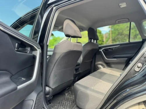 Toyota RAV4 LE 2019 — photo 6