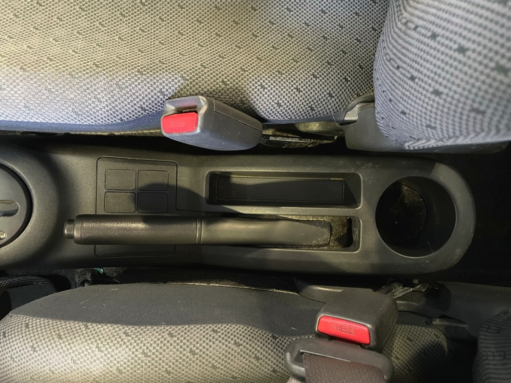 Toyota Yaris CE 2010 — photo 16