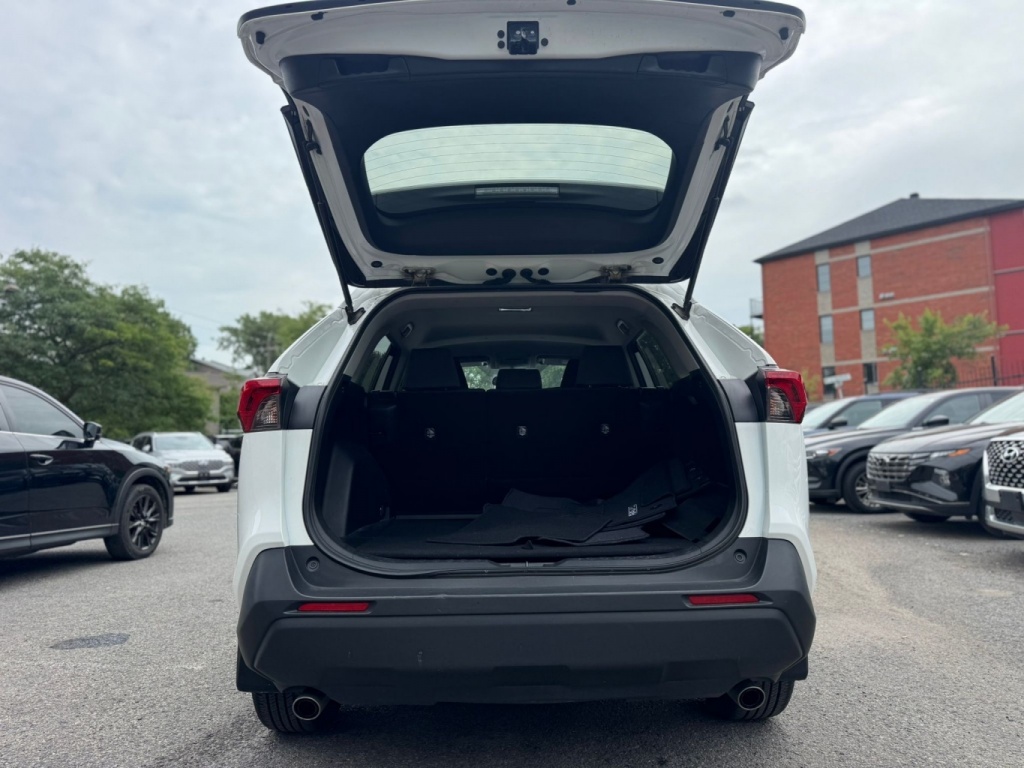 Toyota RAV4 LE 2020 — photo 3